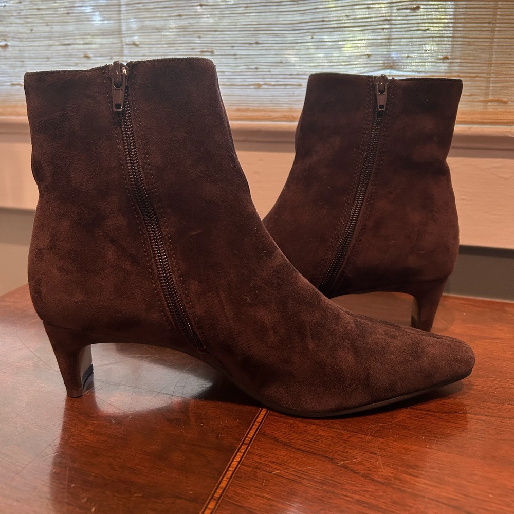 Steve Madden Suede Booties, Kitten Heel, BRAND NEW